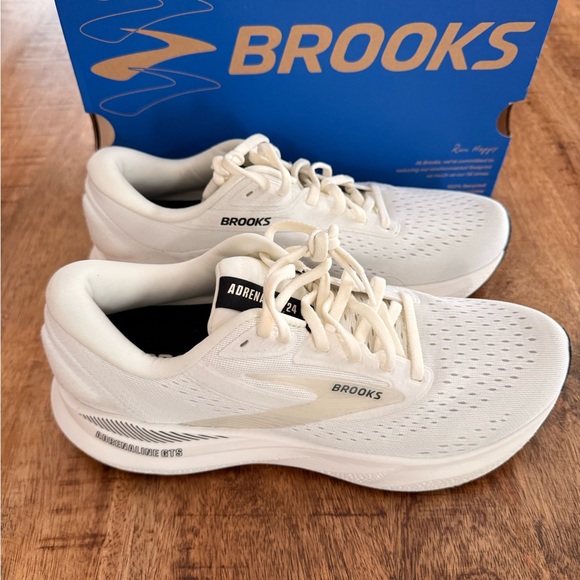 Brooks Women's Cream Running Shoes (size 9 - but they run big - Picture 9 of 10